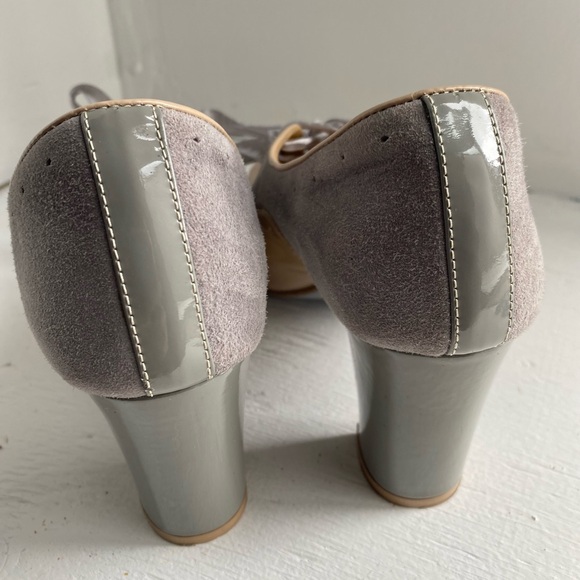 Beautiful Unique Block heel shoe. Beige colour with a grey suede. Ribbon lace - Picture 4 of 5
